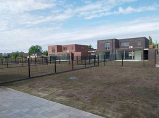 8 instapklare moderne BEN-woningen, gelegen op ruime percelen in een rustige omgeving.De woningen zijn gelegen in de Dennenstraat en Acaciadreef.De...
