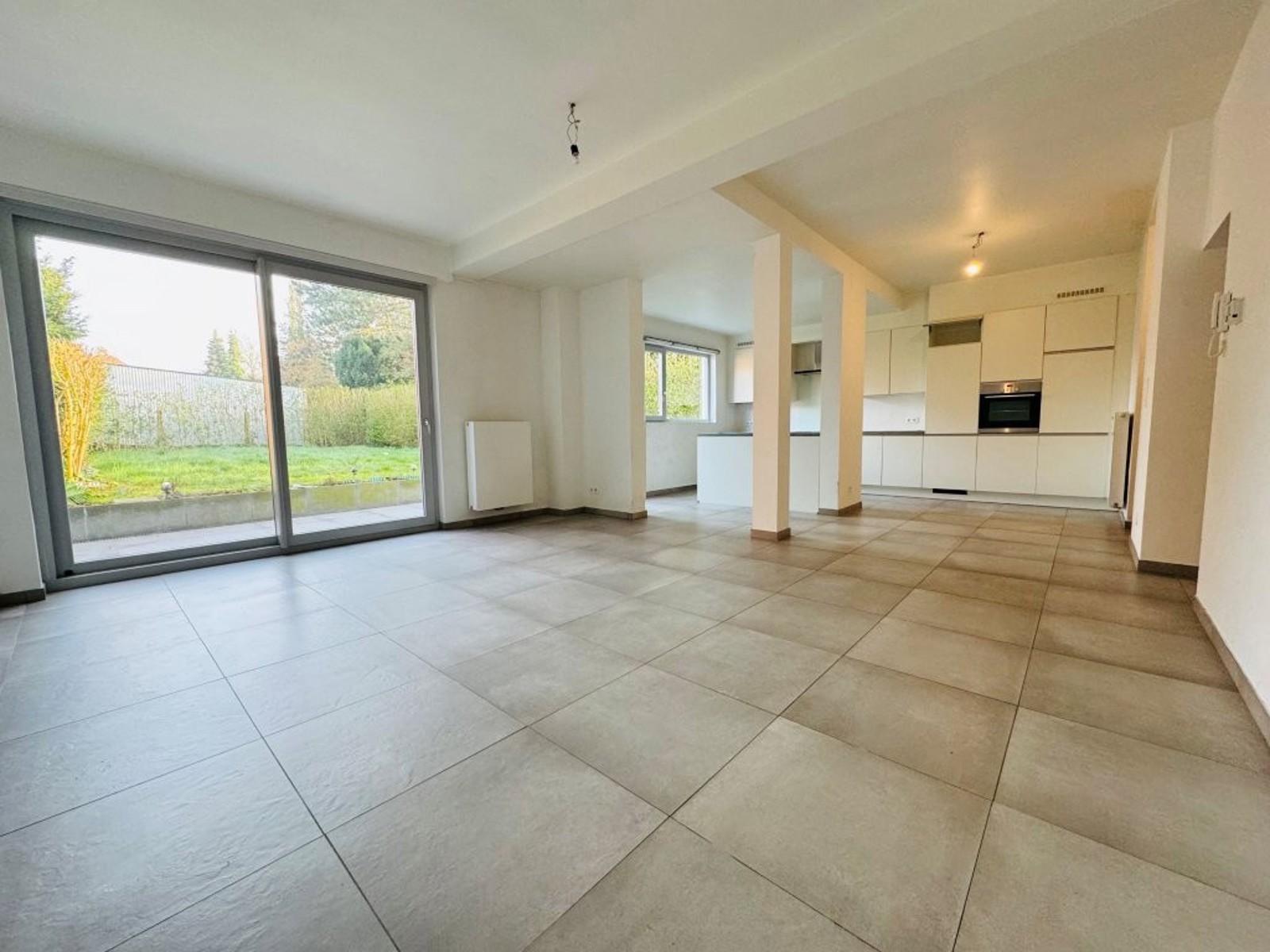 Gezellig gelijkvloers appartement met 2 slaapkamers en tuin. - foto 1