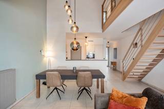 Ruim en energiezuinig duplex appartement met 3 slaapkamers – Picoloplein, StabroekDit ruime en energiezuinige duplex appartement (EPC-label A) met 3...