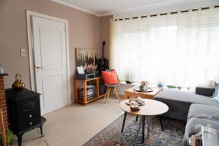 Deze half open bebouwing in het centrum van Itegem is zeer goed onderhouden. In de inkomhal, met praktische ingebouwde kasten, bevindt zich een apart...