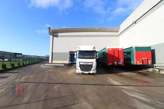 Vlot bereikbaar magazijn met een oppervlakte van 10455 m² te huur nabij de Singel met een vlotte verbinding naar de E17 op- en afrit 15...