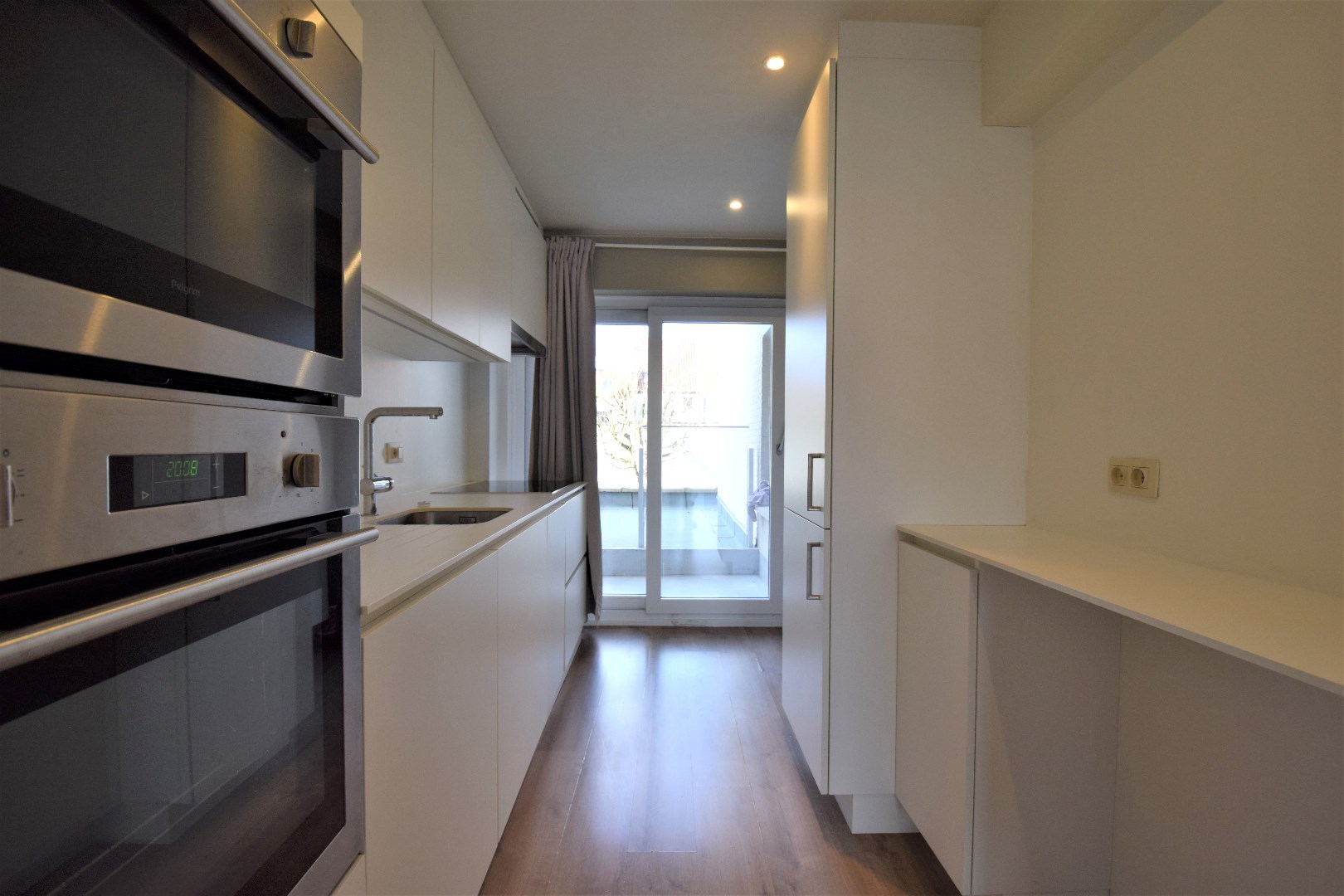 Twee slaapkamer appartement met dubbele autostaanplaats - foto 3