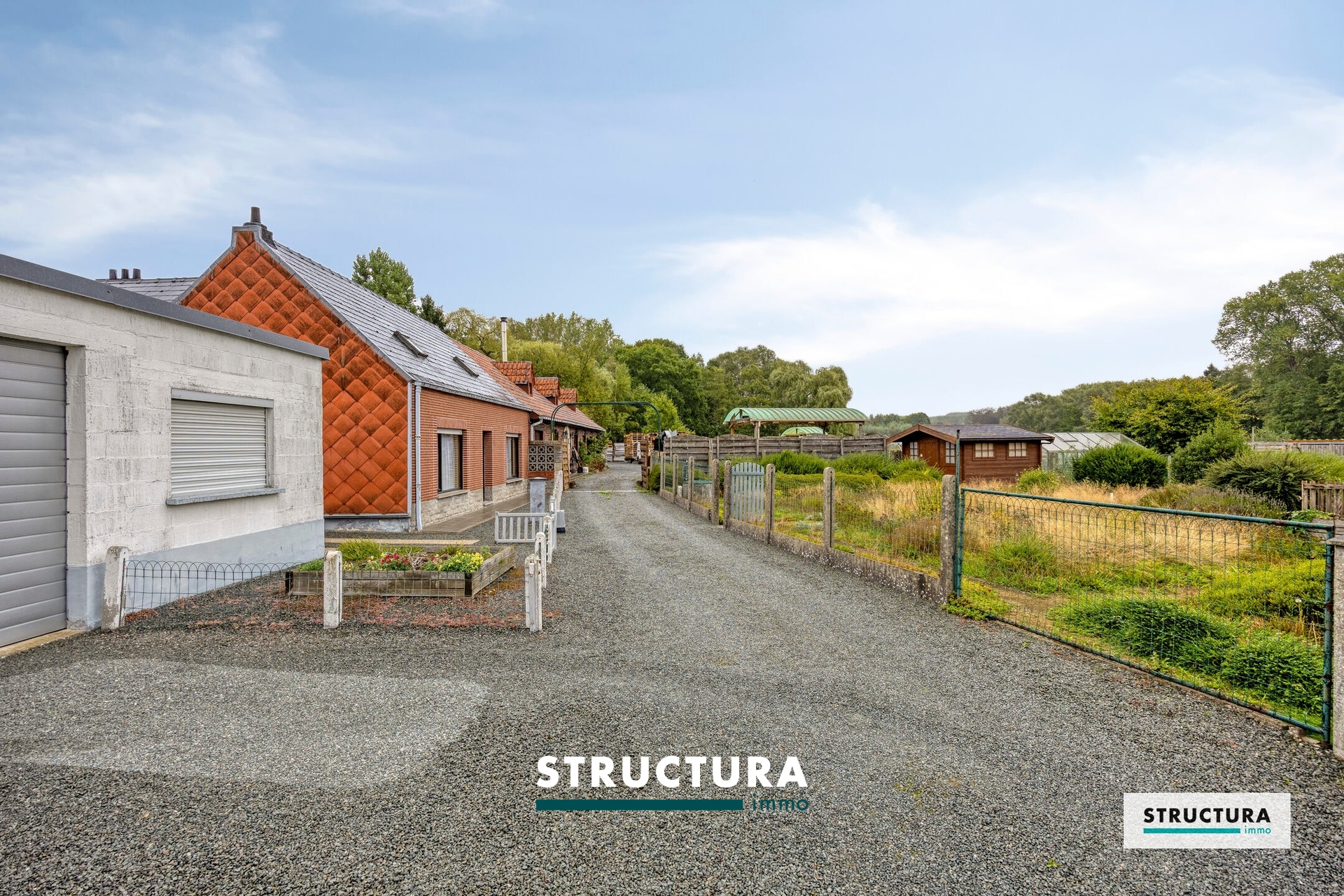 Woning met tuin en garage/atelier, gelgen in alle rust! - foto 4