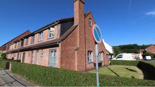 Praktische en verzorgde koppelwoning met GARAGE, TERRAS en TUIN dichtbij het centrum van Brugge. + Energielabel C!+ Vlot bereikbaar+ Vlakbij winkels,...