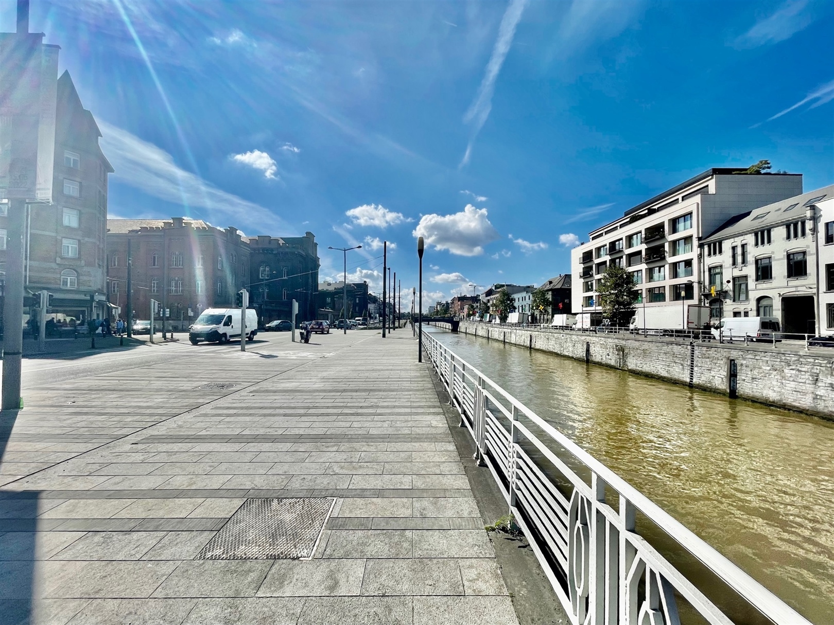 Recent gemeubeld 1K-appt op derde verdiep met terras! - foto 4