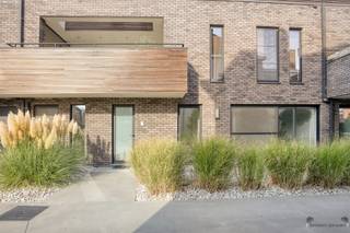 Un bijou de plain-pied à l'état neuf, au calme dans un domaine privé de la villeVous êtes à la recherche d'un appartement prêt à l'emploi où la...