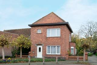 Vrijstaande woning op 7 are te Huivelde!Een vrijstaande woning met veel potentieel, vlakbij verbindingswegen (N47/E17), school, winkels en allerhande...