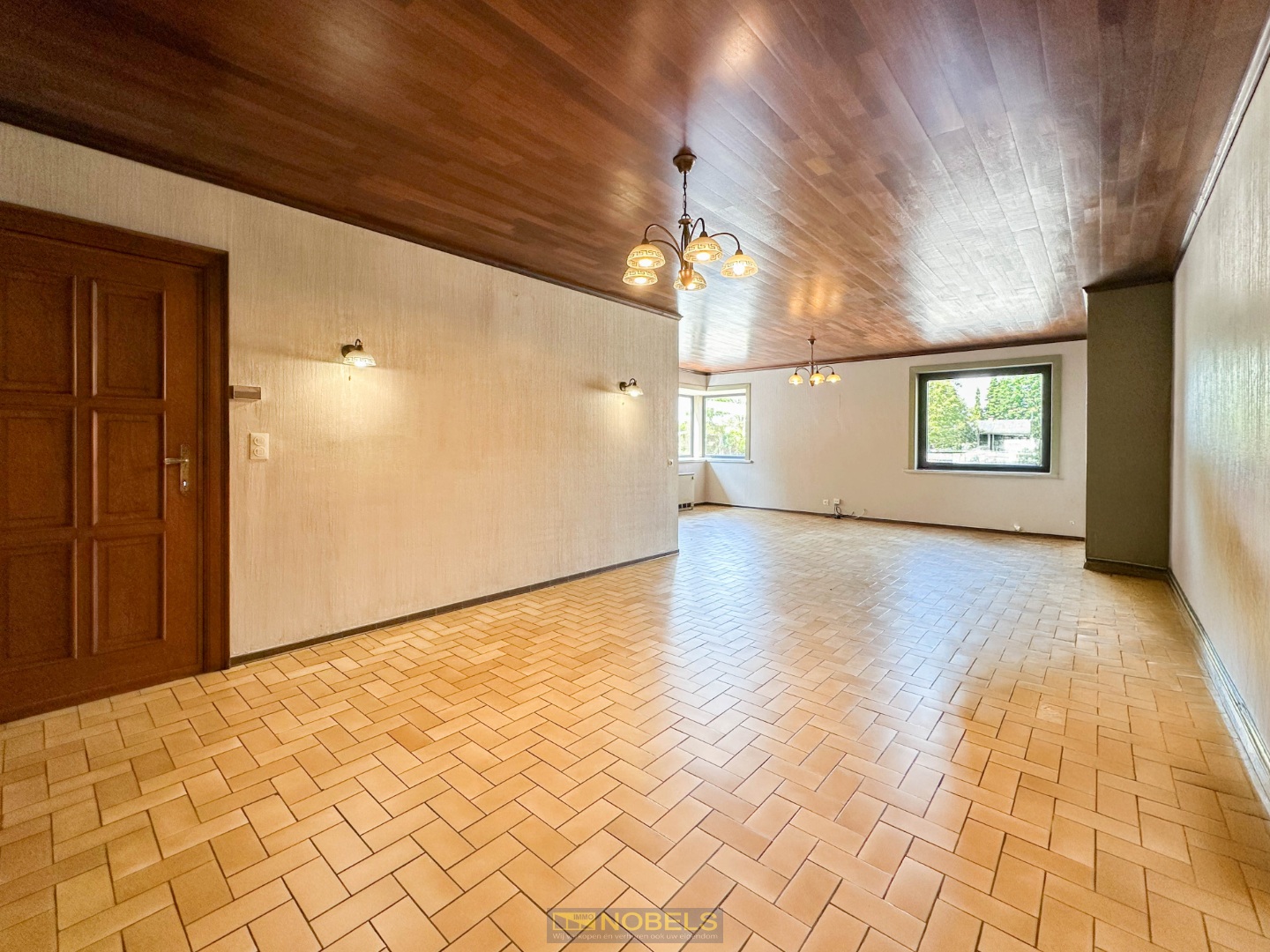 Te koop, verrassend ruime halfopen bebouwing met garage en tuin te Brakel - foto 3