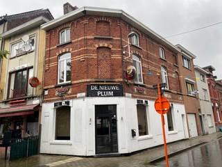 Te huur te GENT : Horecazaak zonder brouwer, gelegen in studentenbuurt.Kan ook dienen als handelspand/winkel met woonst op de 1e en 2e...