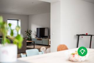 In Mokker, een rustige deelgemeente van Koekelare, bevindt zich deze volledig gerenoveerde en energiezuinige woning met een doordachte indeling...