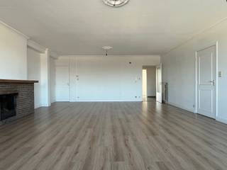 Bent u op zoek naar een lichtrijk appartement met uitzonderlijk veel ruimte en 3 slaapkamers op centrale locatie? Mis deze kans niet.Bovendien geniet...