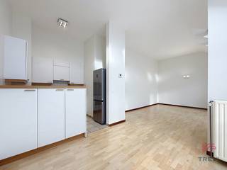 AUDERGHEM, on the border of Watermael Boitsfort - Place Pinoy, in a quiet neighbourhood, one-bedroom flat with 68m² of living space.2nd floor without...