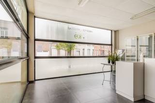 <p><span>Ready-to-move-in commercial property in prime location in Mechelen</span></p><p><span>Are you looking for the perfect location for your business? Look no further! We present to you this ready-to-move-in commercial property in the heart of Mechelen.</span></p><p><span>Excellent location:</span><span> This commercial property is within walking distance of the city center, surrounded by various other businesses. The prime location guarantees a constant stream of potential customers and offers excellent visibility.</span></p><p><span>Versatile opportunities:</span><span> The property was previously a beauty institute and is equipped with all necessary facilities, but it can easily be adapted for other purposes such as an office, medical practice, store, etc.</span></p><p><span>Layout:</span></p><ul><li><span>Reception area:</span><span> Spacious and inviting, ideal for receiving clients.</span></li><li><span>Guest toilet:</span><span> Practical and hygienic for both staff and visitors.</span></li><li><span>Treatment rooms:</span><span> Two separate rooms, perfect for consultations, treatments, or as office spaces.</span></li><li><span>Multipurpose room:</span><span> At the rear is a large, multifunctional room with a small kitchenette that still needs finishing, ideal for meetings, workshops, or additional workspace.</span></li></ul><p><span>Advantages:</span></p><ul><li><span>Ready-to-move-in:</span><span> The property is in excellent condition and ready for immediate use.</span></li><li><span>Flexibility:</span><span> Suitable for various professions and purposes.</span></li><li><span>Prime location:</span><span> Located in a dynamic and thriving part of Mechelen, with high foot traffic and good accessibility.</span></li></ul><p><span>Given the excellent condition and prime location of this property, this is a unique opportunity for self-employed professionals to practice their profession in a professional and attractive environment.</span></p><h3><span>Don't miss this opportunity! Contact us today for more information or a viewing</span></h3>