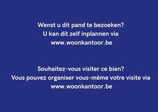 Plan your visit yourself via our website: www.woonkantoor.be, there is no need to call.<br /><br />Two-bedroom apartment on the second floor in a building with an elevator, in the center of Halle. Completely repainted.<br />Layout: entrance hall, guest toilet, spacious living area with adjoining terrace, semi-open kitchen, hallway, bathroom (with bathtub, shower, sink, and toilet), two bedrooms (one with dressing room/extra room). The apartment also has a spacious cellar.<br />EPC C - electric heating.<br /><br />Common charges with annual settlement: €90 per month common charges + water advance of €25 per person.<br />Immediately available.
