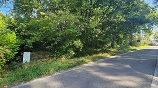 Rustig gelegen perceel bouwgrond van 7a03ca voor open bebouwing. Zuiden vooraan.<br />Perceelsbreedte ±17m50.<br />Perceelsdiepte: circa 40m.<br />Bouwbreedte: max. ±11m40m.<br />Dakhelling tussen 0 en 45°. Kroonlijsthoogte: max. 7m20.<br />Geen bouwverplichting. Goedgekeurde verkaveling.<br />Kosten voor opmeting + afpaling en aandeel verkavelingsakte ten laste van koper.<br />Gelegen: Rijmenamsebaan rechts van nr. 11 (lot 1)<br />Stedenbouw info in aanvraag (woongebied - RUP Hart van Keerbergen in zone voor wonen in het groen).<br />Geen risicozone voor overstromingen - perceelscore A en B (langsheen straat en gracht)..