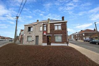 Te koop: karaktervolle halfopen woning in Ons Dorp in Menen, op korte afstand van scholen en openbaar vervoer.Deze woning uit het interbellum...