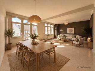 Dit zeer centraal gelegen duplex-appartement bevindt zich op de tweede verdieping van een kleinschalige residentie nabij Sint-Pietersstation.
Indeling: een ruime leefruimte met zeer veel lichtinval en open keuken, voorzien van kookfornuis, dampkap en oven. Een bureauruimte, berging en gastentoilet. De open trap leidt ons naar 2 aangename slaapkamers, waarvan 1 met aansluitend terras, rustig gelegen aan de achterzijde. De badkamer is voorzien van douche, enkel lavabo, toilet en aansluiting wasmachine. Er is een gemeenschappelijke fietsenstalling.
Verder beschikt dit appartement over parlofoon, cv op aardgas, dubbele beglazing, GEEN LIFT. Gem. kosten: € 25/maand - EPC268/C-label/UC2731021 - GEEN STUDENTEN - onmiddellijk beschikbaar.
Vlot bereikbaar centrum Gent / autostrade / openbaar vervoer / op wandelafstand van Sint-Pietersstation (mobiscore 9,3/10).
Bezoekaanvragen ENKEL via mail: beheer@vastgoednbeheer.be - BIV 506.884/BIV 514.268