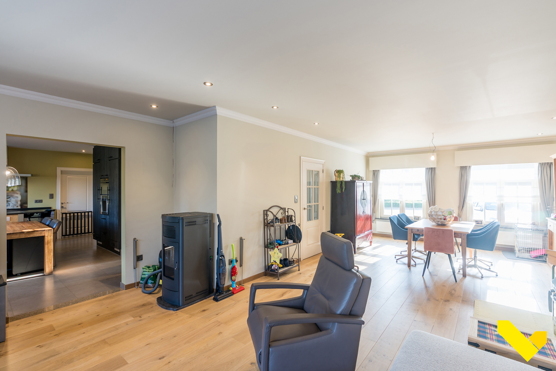 Ruime woning met grote tuin en achterliggende landbouwgrond - foto 3