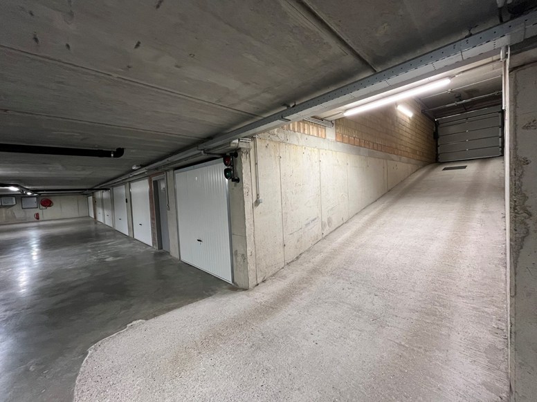 Ruime garagebox in het centrum van Heist - foto 3