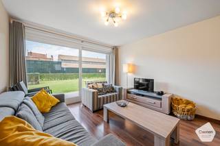 Instapklaar 2-slaapkamerappartement met terras, gemeenschappelijke tuin en optie tot staanplaats. Dit volledig instapklare appartement met...