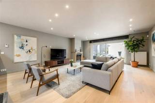 Deze ZEER RUIME HERENWONING is gelegen in het pittoreske dorp Aarsele (deelgemeente van Tielt) met name in de Aarselestraat 8 op een perceel grond...