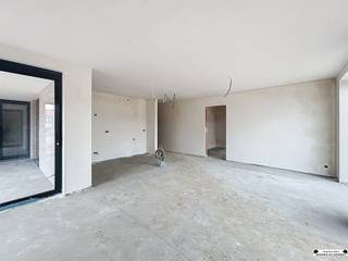 <p><span>Luxury energy efficient new construction apartment 0.1 located in block A </span></p><p><span> </span></p><p><span>The ground floor apartment has an area of 120.5</span><span><sup>m2</sup></span><span>, 3 bedrooms, 2 bathrooms and a terrace so you can always enjoy the surroundings in peace. </span></p><p><span>Underground there is a spacious parking garage with garage boxes, car parking spaces and separate storage rooms.</span></p><p><span> </span></p><p><span>Each apartment is equipped with underfloor heating by means of an air-water heat pump and with a mechanical ventilation system type C+evo. </span></p><p><span>The BEN requirements (nearly energy neutral) are realized by paying special attention to airtightness, good insulation, economical heating systems and solar panels. Each unit will be finished with high-quality materials. </span></p><p><span> </span></p><p><span>The layout of the apartment/home is as follows: a spacious living space with adjacent open kitchen (together with an area of about 42.5</span><span><sup>m2</sup></span><span>), laundry room / storage room, night hall with access to the 3 bedrooms,</span></p><p><span>2 bathrooms with shower and bathtub and a separate toilet.</span></p><p><span> </span></p><p><span>Furthermore, you determine the "look and feel" of your own apartment by making your choice at the indicated suppliers.</span></p><p><span> </span></p><p><span>Price of the apartment</span></p><p><span>Land value: € 112 000.00 (excluding 12% RR) € 125 440.00 (including 12% RR)</span></p><p><span>Construction value: € 287 000.00 (excluding 21% VAT) € 347 270.00 (including 21% VAT)</span></p><p><span>TOTAL :</span><span>€ 359 000.00 (excluding costs) € 472 710.00 (including costs)</span></p><p><span> </span></p><p><span>For a visualization of the entire project, a scale model has been created and is on display at the offices of Janssen and Janssen - Theo Verellenlaan 55, Gooreind Wuustwezel</span></p><p><span>In addition, the specifications and plans are available at the office by appointment: tel 03/663 44 44</span></p><p><span> </span></p><p><span>More information on www.janssenenjanssen.be</span></p><p><span> </span></p>