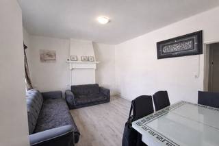 Op de Zegepraalstraat 1 te 2140 Borgerhout bevindt zich dit aangename appartement met twee slaapkamers, ideaal voor wie comfortabel wil wonen.

De woning is praktisch ingedeeld en biedt een gezellige leefruimte, perfect voor een klein gezin.
Dankzij de aparte meters heb je volledige controle over je energieverbruik.

Het appartement is beschikbaar vanaf 01/06 en wordt aangeboden aan een huurprijs van €1.100 per maand.

Een interessante opportuniteit op een goede ligging in Borgerhout.