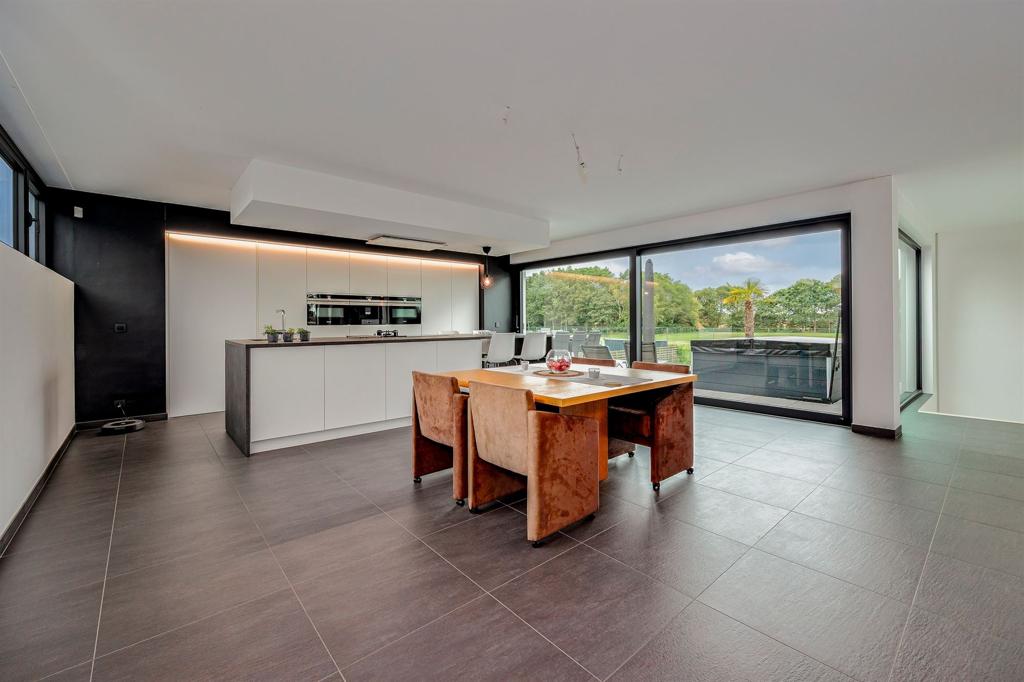Exclusieve villa met 4 slaapkamers, 4 badkamers en luxueuze multifunctionele kelder op een toplocatie in Kalmthout! - foto 4