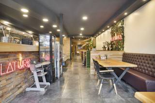 A VENDRE : bien de rendement dans le centre de Heusden-Zolder !Découvrez cette intéressante propriété à rendement attractif, située dans le centre...