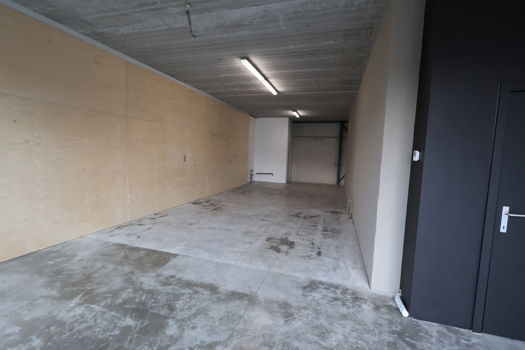 Opslagruimte/ winkelruimte van ca 200 m² op bedrijventerrein De Mil. - foto 4