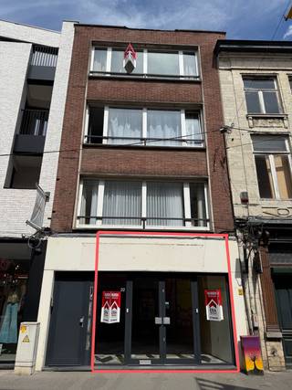 Te huur: Handelspand op toplocatie in hartje Diest - BotermarktBen je op zoek naar dé perfecte locatie om jouw zaak te vestigen? Dan is dit...