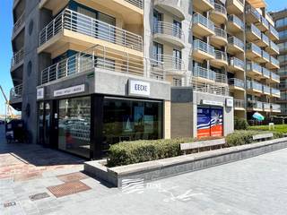 Spacieux immeuble commercial situé à l'angle de la Lombardsijdestraat et de la Fabreplein- Surface totale de 173 m²- Belle largeur de façade de 15 m-...