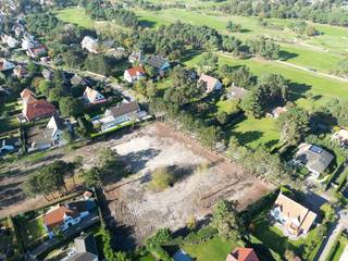 Aan de rand van het prestigieuze Zoute, vlak bij de befaamde Royal Zoute Golf Club, wordt een uitzonderlijk woonproject gerealiseerd met 9...