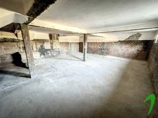 <p><span>Bent u op zoek naar een unieke investeringsmogelijkheid in Aalst? Deze voormalige cinemazaal, met een indrukwekkende totale oppervlakte van 417m²,biedt een overvloed aan mogelijkheden voor ondernemers met visie. Met een verkoopprijs van 249.000 euro, is deze kans niet te missen!</span></p><p><span>Dit pand beschikt over maar liefst 417 m² aan open, flexibele ruimte, waardoor het de perfecte locatie is voor verschillende zakelijke doeleinden.</span></p><p><span>Met een verkoopprijs van slechts 249.000 euro, biedt dit pand een uitstekende prijs-kwaliteitverhouding en een fantastische investeringsmogelijkheid.</span></p><p><span>Het pand heeft een EPC-label F.</span></p><p><span>Wacht niet te lang! Grijp deze unieke kans om uw ondernemersdromen waar te maken en deze veelzijdige commerciële ruimte om te zetten in een winstgevende onderneming. Neem vandaag nog contact met ons op voor meer informatie of om een bezichtiging te regelen. </span></p><p><span> </span></p><p><span>Voor meer informatie of een bezoek, contacteert u Luc van Immo Zone op het nummer 0492/ 46.12. 10. </span></p><p><span> </span></p>