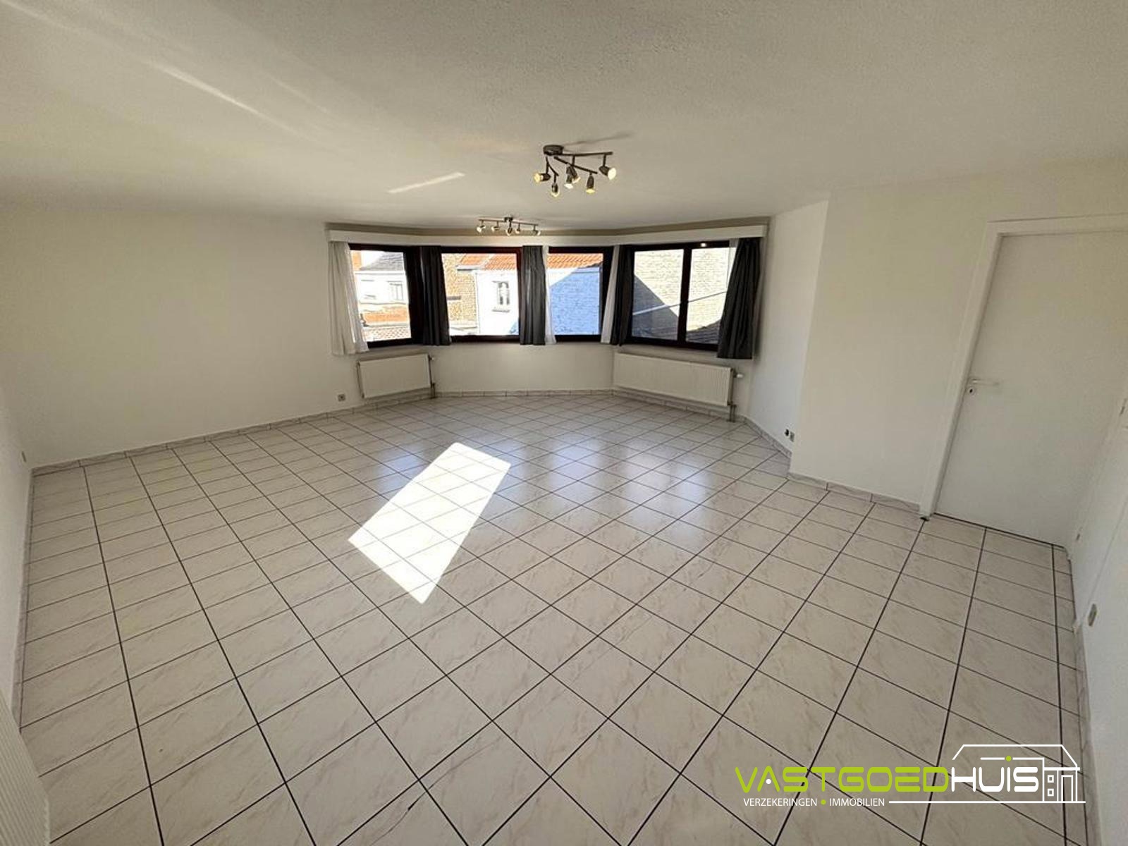 Ruim tweeslaapkamerappartement in het hartje van Liedekerke! - foto 3