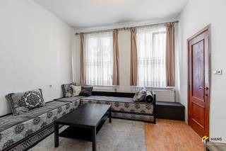 Op een gunstige locatie nabij het Centraal Station, Zurenborg en het stadspark treffen we dit opbrengstpand met veel potentieel. De elektriciteit...