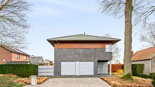 In een rustige en uiterst gegeerde residentiële buurt in Hasselt bevindt zich deze perfect onderhouden, vrijstaande woning. Een eigendom die...