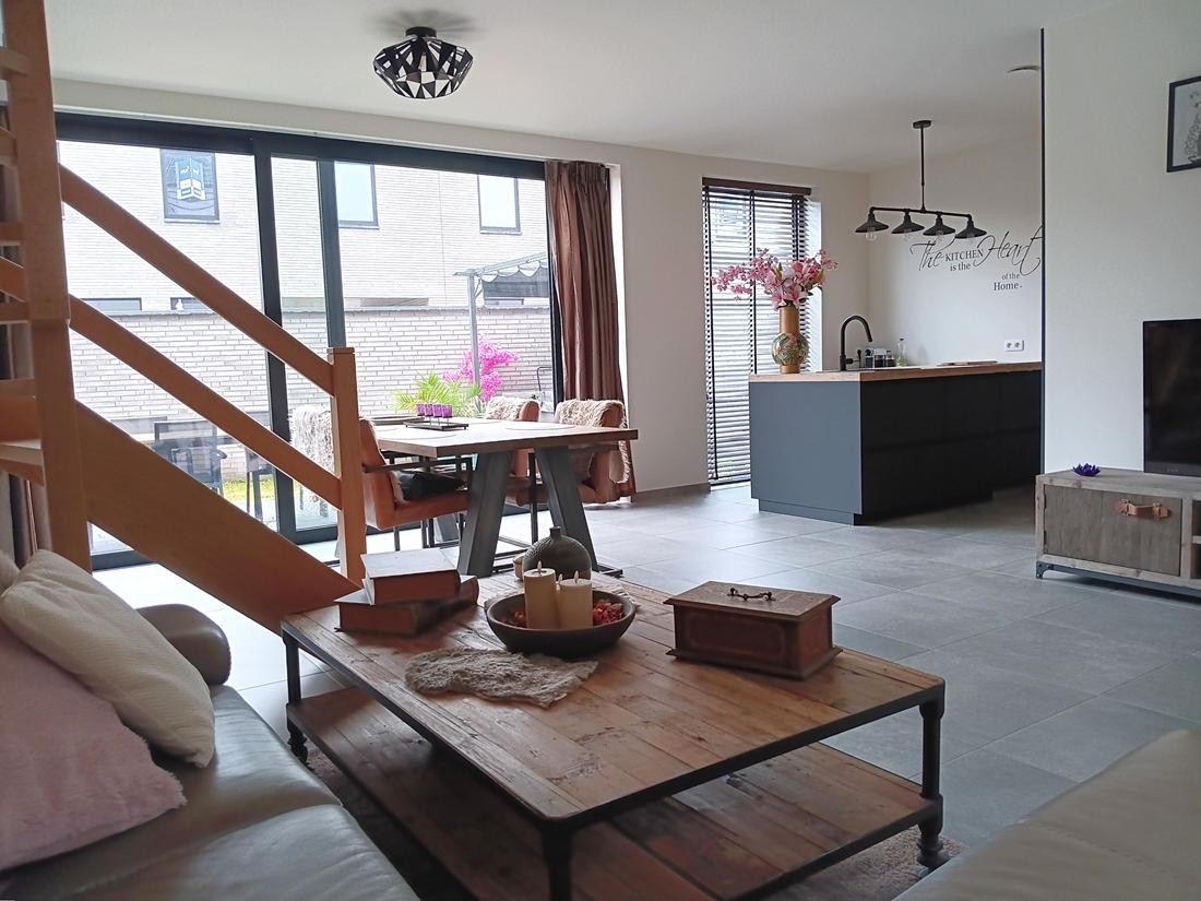 Moderne, zonnige en trendy BEN- woning met 4 slpk en tuin - foto 2