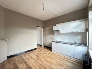 Gelegen nabij handelszaken, openbaar vervoer, restaurants, de IJzertoren... bevindt zich deze charmante woning.Op de gelijkvloerse verdieping bevindt...