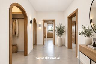 <p>Ben je op zoek naar een stevig gebouwd en uitstekend onderhouden huis met enorme mogelijkheden? Ontdek dan deze woning op een indrukwekkend perceel van maar liefst 3.912 m², volledig zuidgericht en gelegen in de Heuvelstraat, op slechts 850 meter van station Moerbeke-Viane.</p>
<p>Deze woning biedt comfort op de gelijkvloerse verdieping en een zee aan uitbreidingsmogelijkheden op de bovenverdieping. <br /><br />Het gelijkvloers omvat: Ruime keuken met gezellige ontbijthoek, eetkamer met zicht op de tuin, aangename, lichtrijke living met uitzicht over het groene landschap en het zwembad, badkamer uitgerust met zowel bad als douche, drie comfortabele slaapkamers, allemaal op het gelijkvloers, garage en carport.</p>
<p>Verder is er nog een volledige onderkeldering.</p>
<p>De bovenverdieping doet momenteel dienst als zolder, maar dankzij de betonnen gewelven kan deze perfect ingericht worden tot een volwaardige tweede woonentiteit.<br />Dit opent tal van mogelijkheden, zoals: Kangoeroewonen, zorgwonen, co-housing, extra slaapkamers of een multifunctionele ruimte.</p>
<p>De tuin is een waar rust- en ontspanningsoord. Dankzij de volledige zuidoriëntatie geniet je de hele dag door van zon en licht. Het groene uitzicht, de enorme buitenruimte en het zwembad maken dit een ideale plek om te ontspannen, te tuinieren of gasten te ontvangen.</p>
<p>Voor meer info bel Isabelle: 0498 10 69 56 of isabelle@cornelis-goeman.be</p>