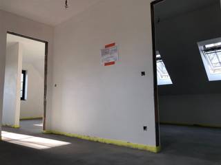 WONING TE OELEGEM MET VEEL POTENTIEEL Dit aantrekkelijke woonhuis in Oelegem biedt een uitstekende basis voor een nieuw begin. De woning beschikt...