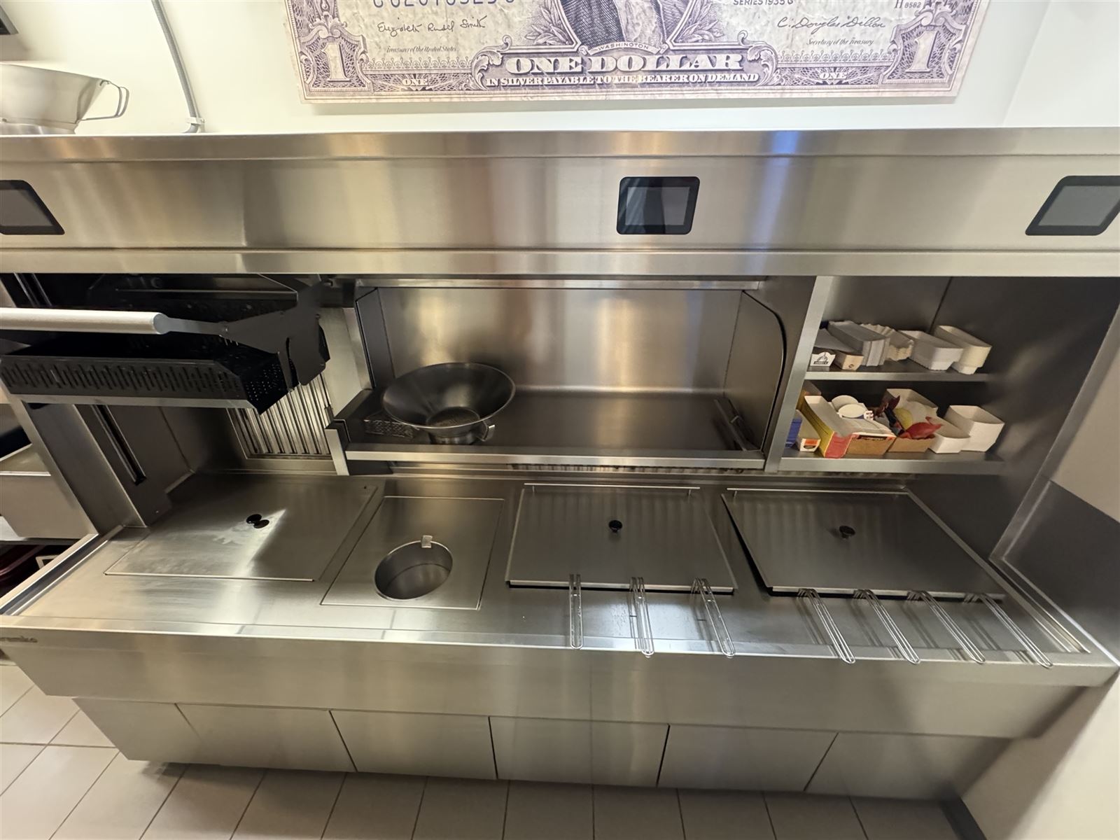 Commercial property with residence - photo 4