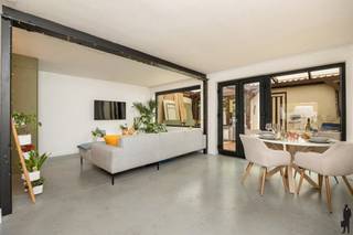 Op zoek naar een <strong>instapklare </strong>gezinswoning op een rustige locatie in Hamme? Deze verzorgde woning onderging reeds tal van renovaties en combineert hedendaags wooncomfort met een praktische indeling en een leuke, groene tuin. Dankzij de warmtepomp met vloerverwarming, <strong>hoogrendementsglas </strong>en <strong>conforme </strong>elektriciteit geniet deze woning bovendien van een energiezuinig en instapklaar karakter.<br /><br />Gelijkvloers<br />- Inkomhal met ingemaakte kasten<br />- <strong>Gastentoilet</strong><br />- Lichtrijke leefruimte met aangenaam zicht op de veranda<br />- <strong>Veranda </strong>die nog volledig naar eigen smaak kan worden ingericht<br />- Praktische keuken voorzien van alle comfort<br /><br />Eerste verdieping<br />- Twee <strong>volwaardige </strong>slaapkamers<br />- Vernieuwde badkamer uitgerust met <strong>ligbad</strong>, douche en dubbele lavabo<br />- Berging met apart toilet en aansluitingen voor wasmachine en droogkast<br />- <strong>Zonnewering </strong>aanwezig<br /><br />Zolderverdieping<br />- <strong>Ruime </strong>zolder met tal van mogelijkheden<br />- Voorzieningen reeds aanwezig voor de plaatsing van zonnepanelen<br /><br />Tuin<br />- Leuke, <strong>groene </strong>en onderhoudsvriendelijke tuin<br />- Extra <strong>tuinberging</strong>, ideaal als fietsenstalling, hobbyruimte of werkatelier<br />- Via een poortje achteraan directe toegang tot de garage<br />- <strong>Garage </strong>voorzien van een vernieuwde poort<br /><br />Troeven<br />- Instapklaar<br />- Rustige en kindvriendelijke ligging in Hamme<br />- Talrijke renovaties reeds uitgevoerd<br />- Verwarming via warmtepomp met vloerverwarming<br />- Elektrische installatie conform<br /><br />Deze verzorgde woning biedt alles wat een gezin nodig heeft: comfort, ruimte, een aangename tuin en een rustige ligging. Een ideale kans voor wie zonder zorgen wil verhuizen naar een instapklare woning in Hamme.