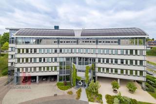 Kantoor van 206 m² te huur. Strategisch gelegen op slechts 2 minuten van de R0 (op- en afrit Jette) en geniet van een vlotte verbinding met de...