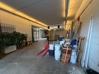 Verwarmd magazijn van ca. 200 m² in het CENTRUM van Aalst, vlakbij de STADSRING en het STATION, met vlotte verbinding naar invalswegen.De ruimte is...