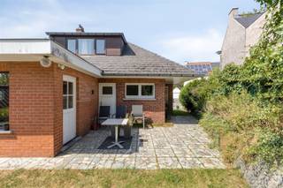 <h1><span>Charmingly situated renovation property on a 781 m² lot in the Flemish Ardennes</span></h1><p><span>In a beautiful location, on the slopes of the Wolvenberg, stands this characterful home on a 781 m² lot. A unique opportunity for anyone looking for a renovation project in a quiet, green setting.</span></p><p><span>The home features an entryway, a spacious and bright living area with an adjoining kitchen and dining area, two full-sized bedrooms, and a bathroom. A fixed staircase leads to the spacious attic, which offers numerous possibilities for creating additional bedrooms, a hobby room, or a home office.</span></p><p><span>In addition, the house has a full basement and a garage, providing extra storage space and practical convenience.</span></p><p><span>The garden, with its outbuildings, partially borders a nature reserve and offers a beautiful view of the surrounding countryside of the Flemish Ardennes. Here, you can enjoy peace, privacy, and a unique living environment.</span></p><p><span>Additional highlights:</span></p><ul><li><span>781 m² lot</span></li><li><span>Quiet, green location on the Wolvenberg</span></li><li><span>Full basement</span></li><li><span>Garage included</span></li><li><span>Fixed staircase to a spacious attic with potential for expansion</span></li><li><span>Oil-fired central heating (boiler installed in 2014)</span></li><li><span>Additional gas heater</span></li><li><span>Partially located in a nature reserve</span></li></ul><p><span>Are you looking for a home in an exceptional location that you can renovate entirely to your own taste? Then this property is definitely worth a visit.</span></p><p><span> </span></p><p><span>Schedule your appointment at jurgen@immodhondt.be</span></p>