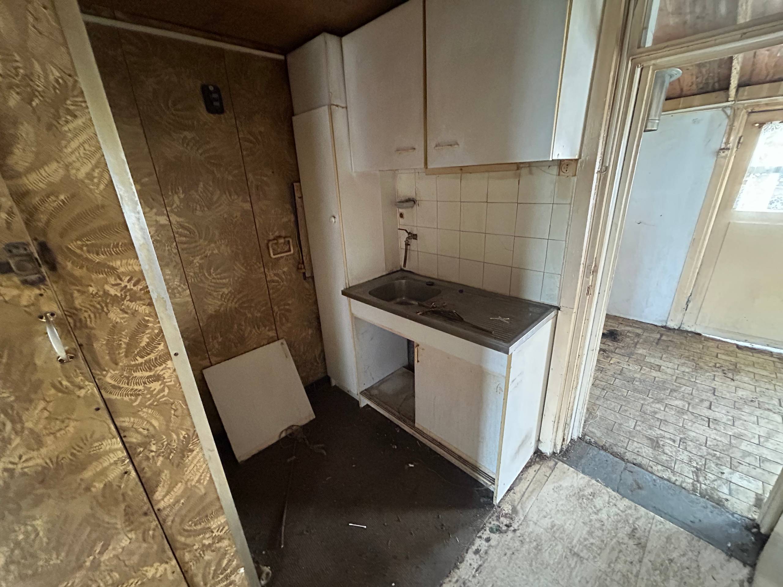 Izegem - Halfopen te renoveren woning met uniek verzicht - foto 5