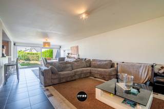 Ruim duplexappartement met drie slaapkamers!Troeven- Vlakbij oprit E40- Parking verplicht bij te kopen (€ 25.000)- Ruime open leefruimte- Genieten...