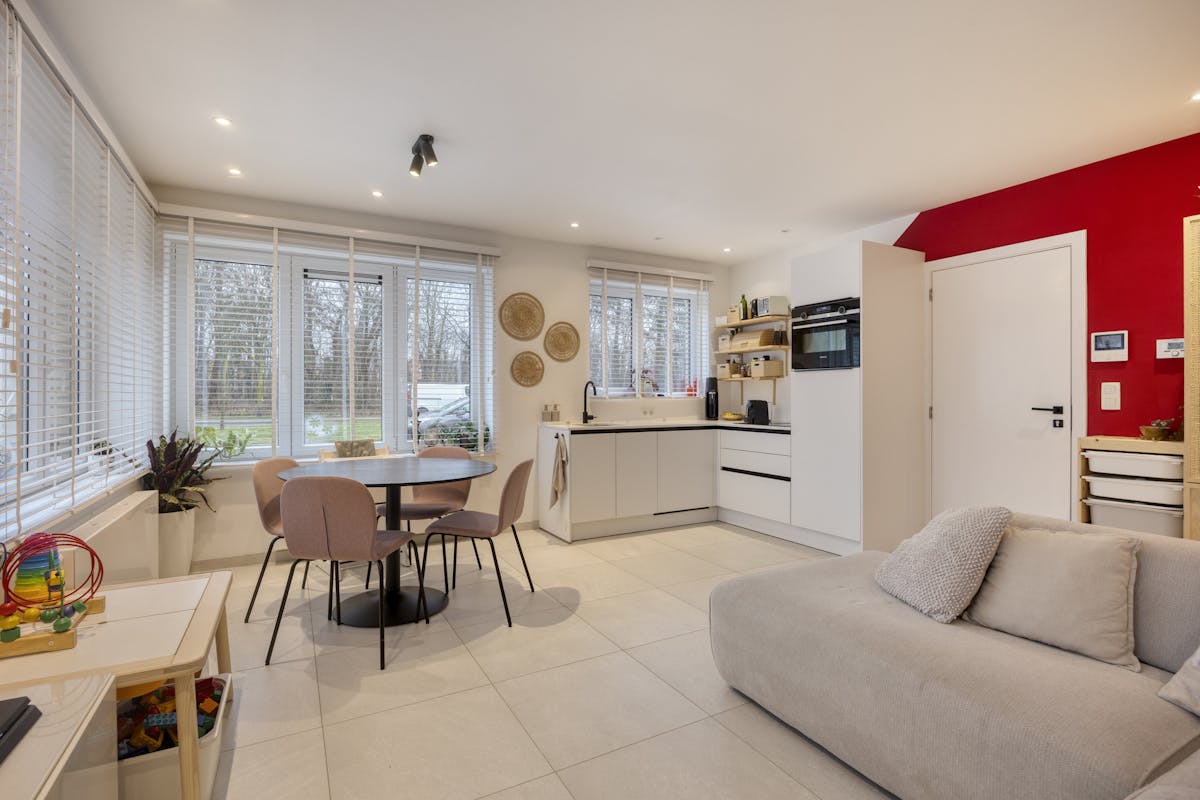 Appartement au rez-de-chaussée avec beau jardin sud et garage - photo 2