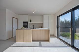 Verkaveling 'Tabaksveld' is een prachtige nieuwbouwrealisatie van 2 tijdloze en uiterst kwalitatieve halfopen woningen. De woningen zijn gelegen...